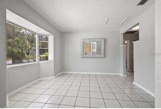 3915 Iroquois Ave in Sarasota, FL - Building Photo - Building Photo