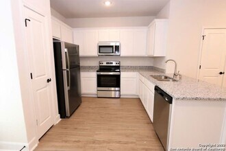 10310 Lynwood Branch in San Antonio, TX - Building Photo - Building Photo