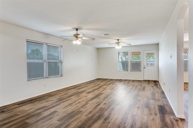 2529 Castle Pines Dr in Burleson, TX - Building Photo - Building Photo