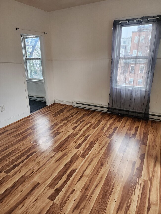 49 Everett St, Unit 2