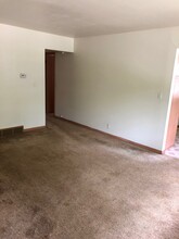 10220 W Montana Ave, Unit #4 in West Allis, WI - Foto de edificio - Building Photo