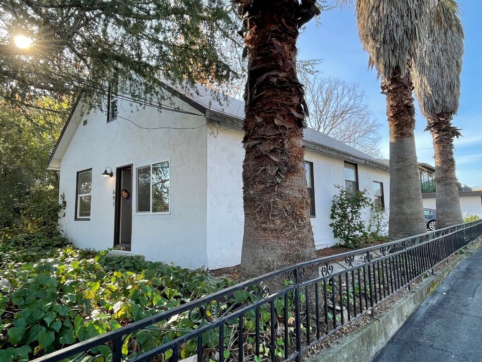 691 5th St W in Sonoma, CA - Building Photo