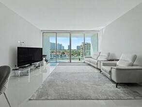2950 NE 188th St in Aventura, FL - Foto de edificio - Building Photo