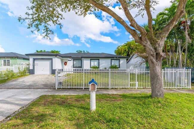 20823 SW 126th Ct in Miami, FL - Building Photo - Building Photo