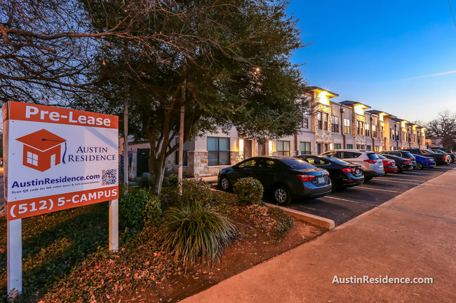 Buckingham Square Apartments in Austin, TX - Building Photo - Building Photo