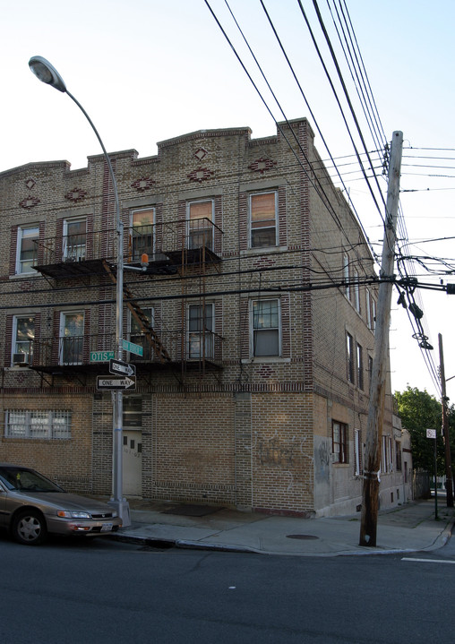 107-02-107-04 Otis Ave in Corona, NY - Building Photo