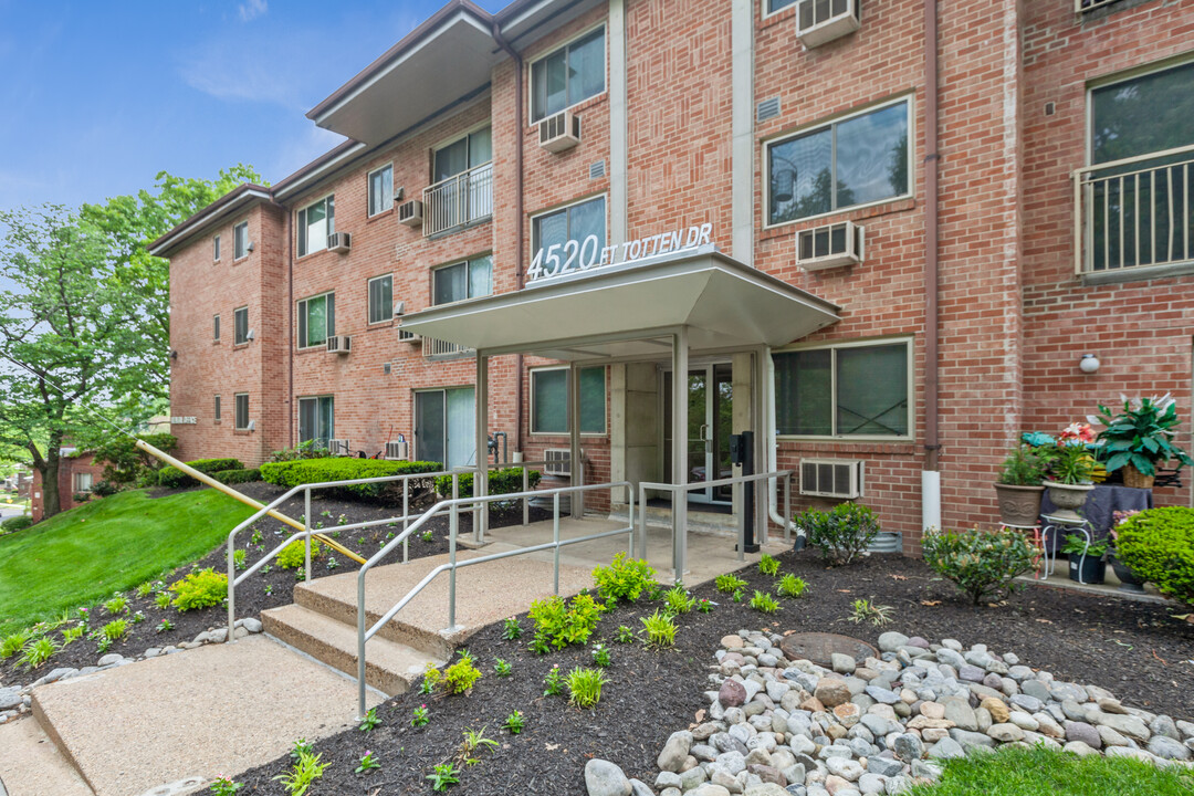 Hawaiian Apartments in Washington, DC - Building Photo