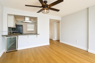 2200 Bay Dr, Unit 3 in Miami Beach, FL - Foto de edificio - Building Photo