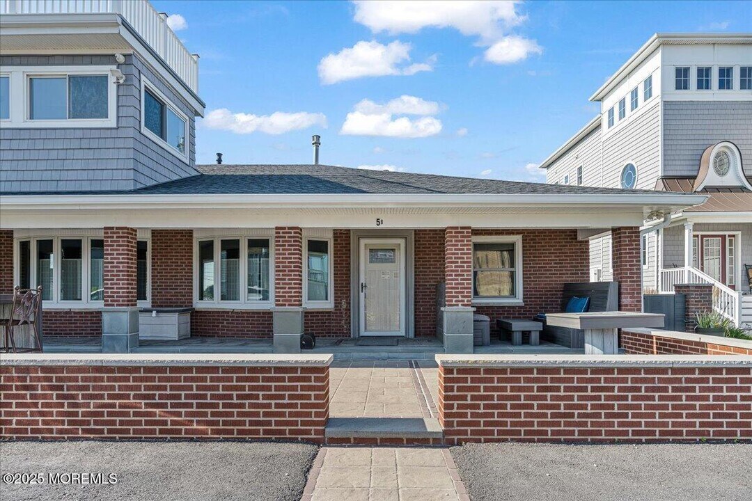 5 Marius Ln in Sea Bright, NJ - Building Photo