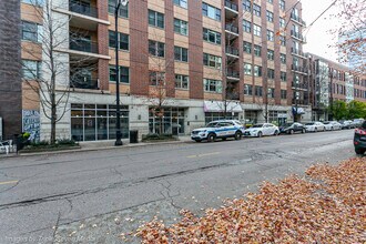 873 N Larrabee St in Chicago, IL - Building Photo - Building Photo