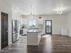 1382 N Ladonia Dr in Pueblo West, CO - Foto de edificio - Building Photo