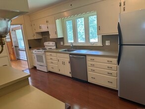 112 E Main St in Wallingford, CT - Building Photo - Building Photo