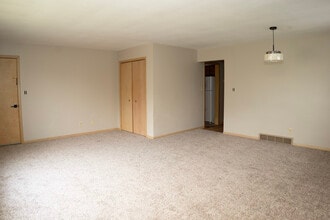 11021 Lincoln Ave in Garfield Heights, OH - Building Photo - Building Photo