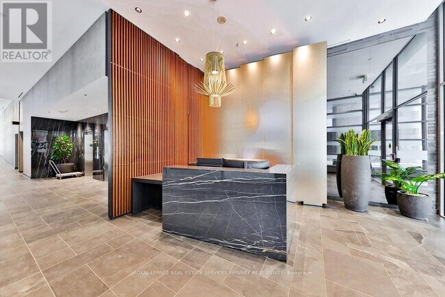 650 King St W in Toronto, ON - Building Photo - Building Photo