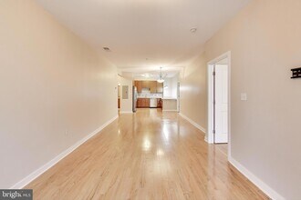 8005 13th St, Unit 311 in Silver Spring, MD - Building Photo - Building Photo
