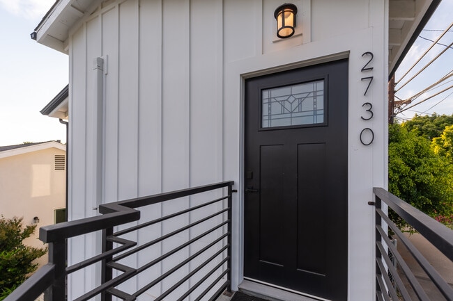 2730 S Barrington Ave, Unit 2730 in Los Angeles, CA - Building Photo - Building Photo