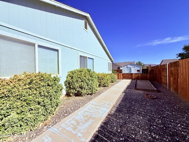 524 Darren Way in Fernley, NV - Building Photo - Building Photo