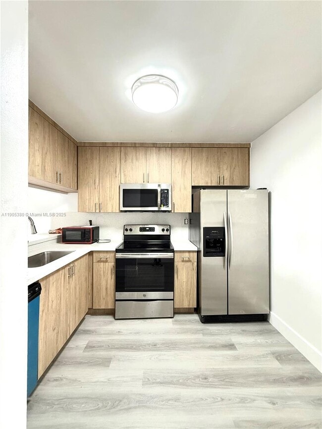 1185 SW 16th Ave in Fort Lauderdale, FL - Building Photo - Building Photo