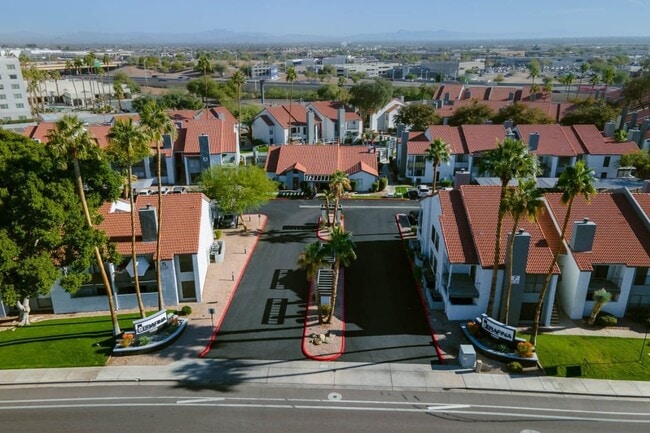 Serafina at South Mountain in Phoenix, AZ - Foto de edificio - Building Photo