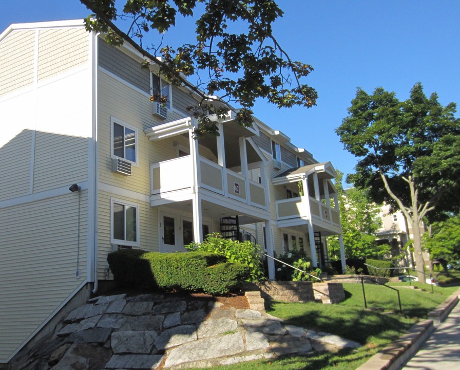 Whittier Terrace in Worcester, MA - Foto de edificio