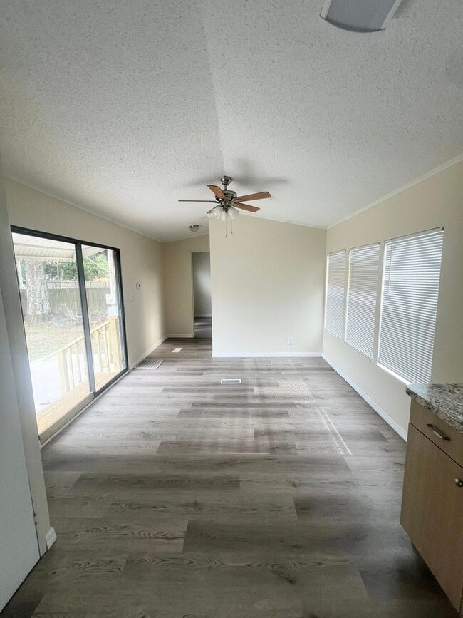 38526 Palm Grove Dr in Zephyrhills, FL - Building Photo - Building Photo
