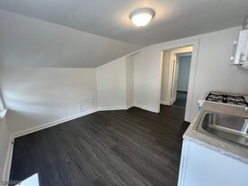 27 Main Ave in North Haledon, NJ - Building Photo