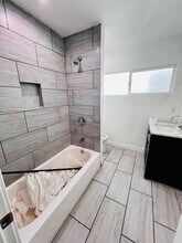322 W 66th St in Los Angeles, CA - Building Photo - Building Photo