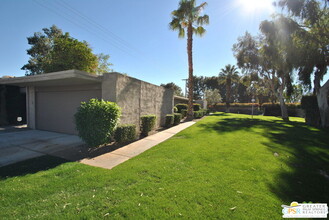 1751 E Sandalwood Dr in Palm Springs, CA - Foto de edificio - Building Photo