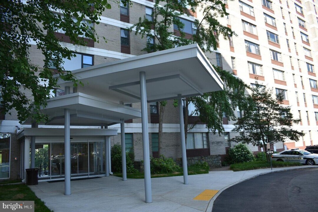 4600 Duke St, Unit 922 in Alexandria, VA - Building Photo