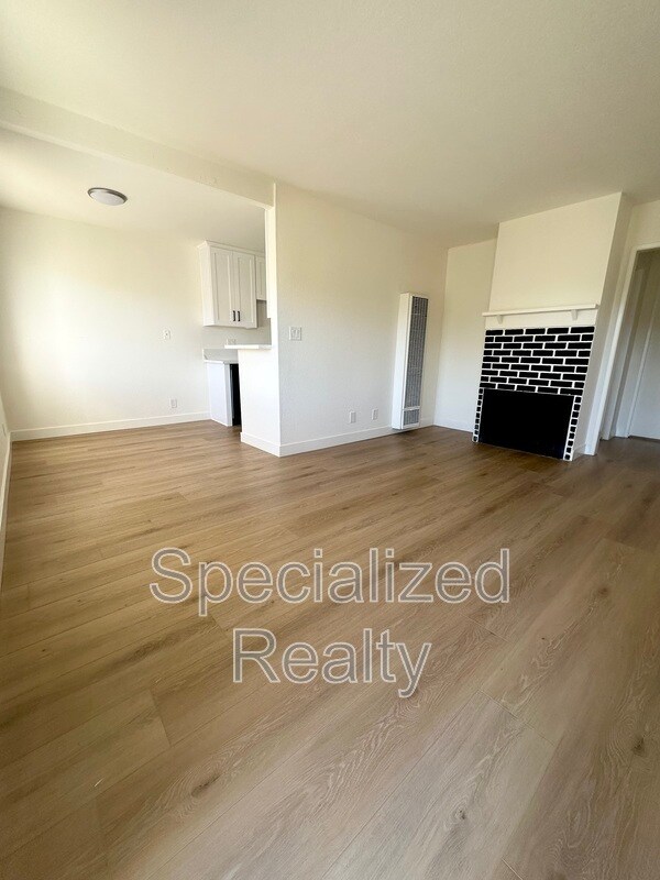 14718 Sylvan St in North Hollywood, CA - Building Photo - Building Photo