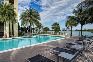 Navette on the Bay Apartments