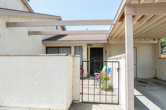 Monterrey Villas in Santa Maria, CA - Building Photo - Building Photo