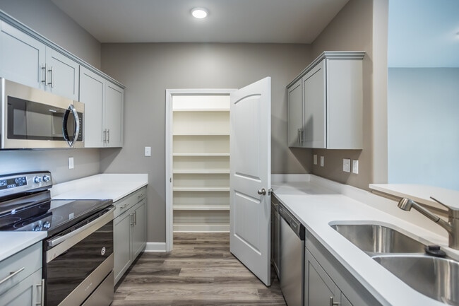 Goodman Manor Apartments in Olive Branch, MS - Building Photo - Interior Photo