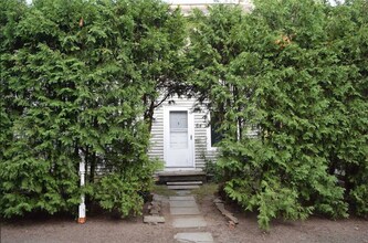 64 Orchard Dr-Unit -2/Upstairs in Rhinecliff, NY - Building Photo - Building Photo