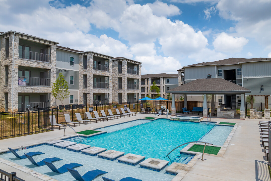 Horizon Pointe Apartments in San Antonio, TX - Building Photo