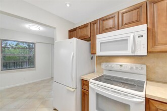 13475 SW 9th St in Pembroke Pines, FL - Building Photo - Building Photo