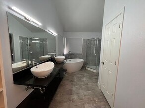 7125 W Caprock Cir in Las Vegas, NV - Foto de edificio - Building Photo