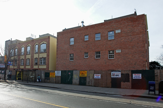 2001 Bedford Ave in Brooklyn, NY - Foto de edificio - Building Photo