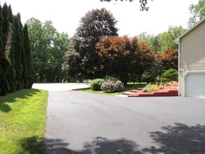 12 Cardinal Ln in Monroe, CT - Building Photo - Building Photo