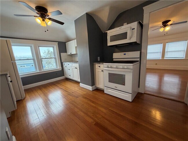 87 Bentley St in East Providence, RI - Building Photo - Building Photo