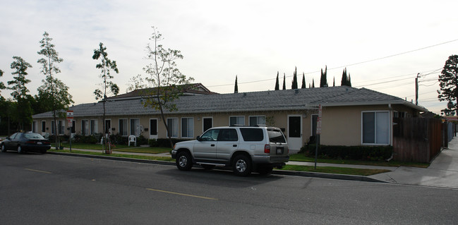 3542-3556 Catalina St in Los Alamitos, CA - Foto de edificio - Building Photo