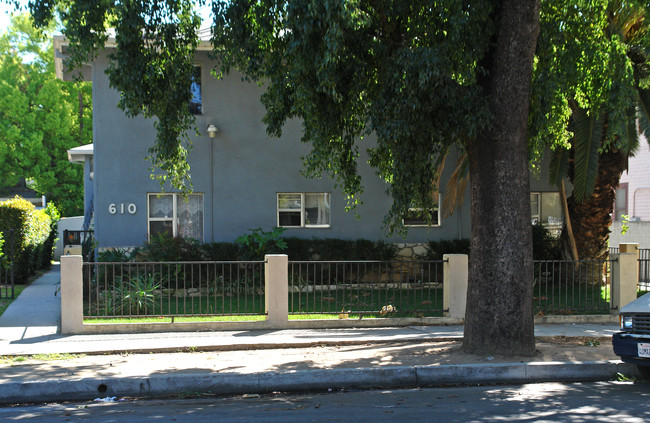 610 N Oakland Ave in Pasadena, CA - Foto de edificio - Building Photo