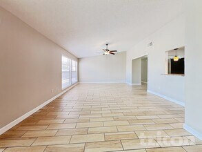 1237 Edgerton Dr in Valrico, FL - Foto de edificio - Building Photo