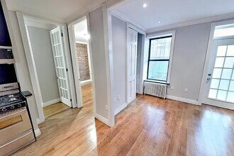 325 E 5th St in New York, NY - Building Photo - Building Photo