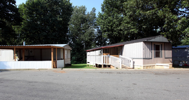 Parkwood in Winston-Salem, NC - Building Photo - Building Photo