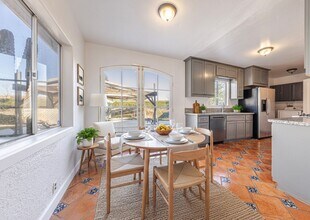 2100 Barclay St in Los Angeles, CA - Building Photo - Building Photo