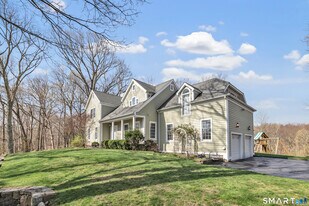 553 Judd Rd in Easton, CT - Building Photo