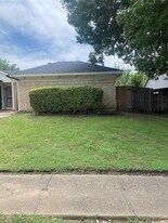 437 Dollins St in Cedar Hill, TX - Building Photo