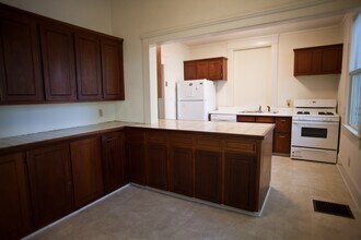 306 1/2-21B McCauley St in Chapel Hill, NC - Building Photo - Building Photo