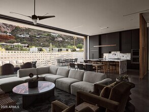 4905 E White Gates Dr in Phoenix, AZ - Building Photo - Building Photo